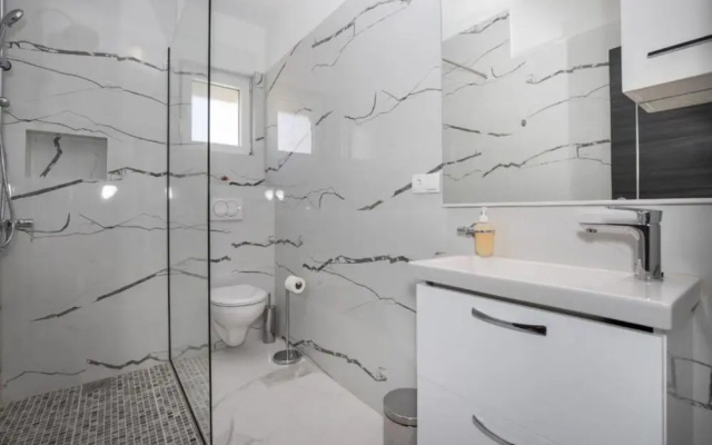 Jakov - Modern and Cosy With Pool - B2