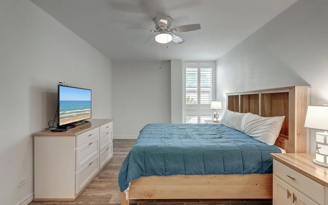 Channelview 208 2 Bedroom Condo by Redawning