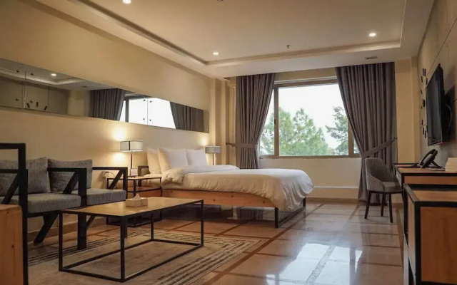 Roomy Signature Hotel
