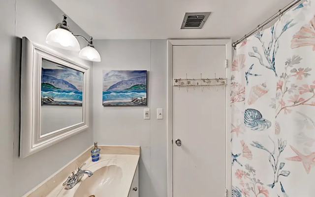 Modernized Oceanfront Beach 2 Bedroom Condo