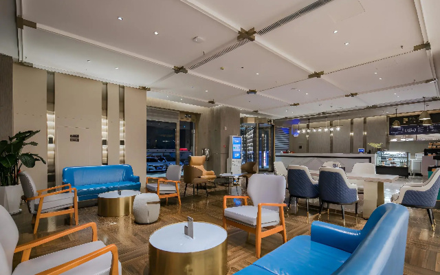 Echarm Plus Hotel (Xi'an Shirong International Bachenmen Subway Station)