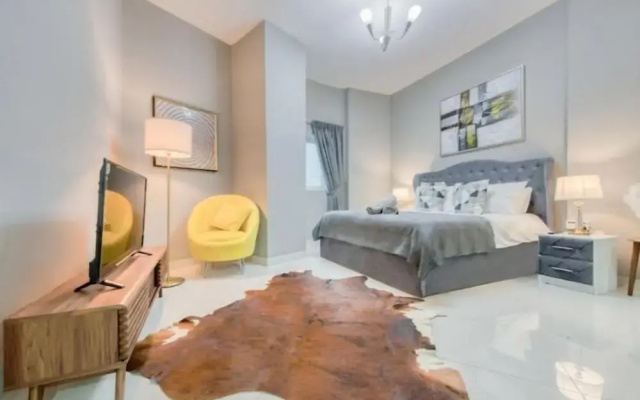 Luxurious 4 Bedroom Duplex Villa Apartment Near JBR