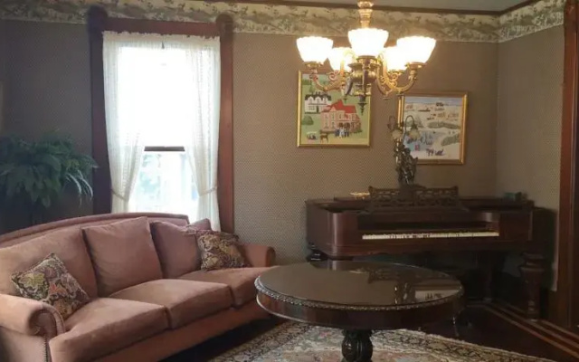 Betsys Bed & Breakfast