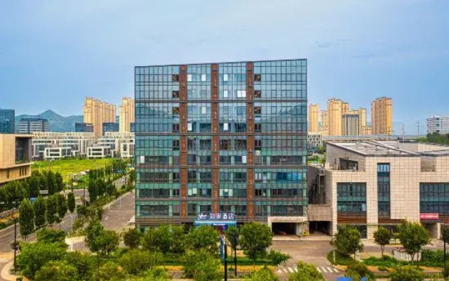Rujia YUNIK Esports Hotel (Jinan Changqing University City Branch)