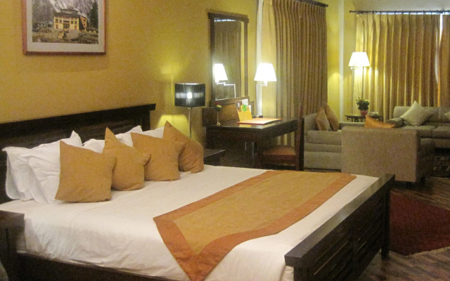 Shangri La Hotel