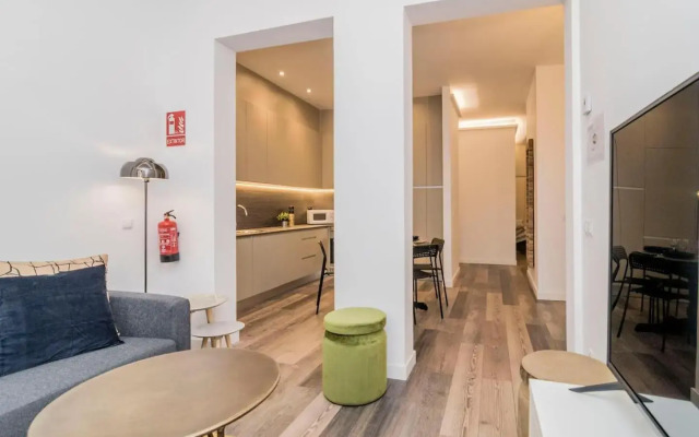 INCREDIBLE Apartment just steps from Gran Via by Batuecas