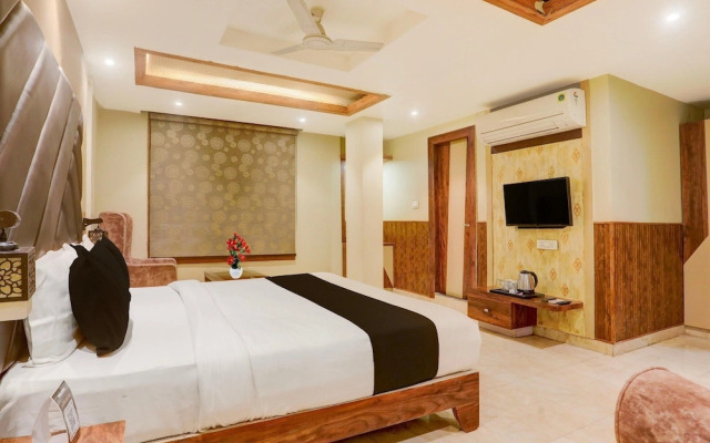 Deluxethe Golden Crown Hotel