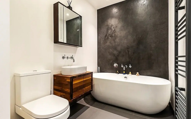 Rustic and Contemporary Haven in Brixton