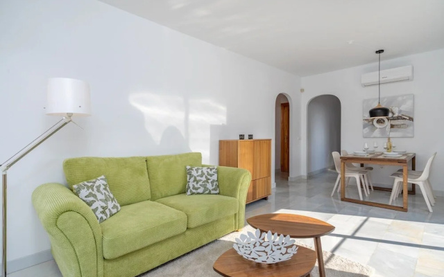 Bright Apartment with Sea View and Terrace Ref 53
