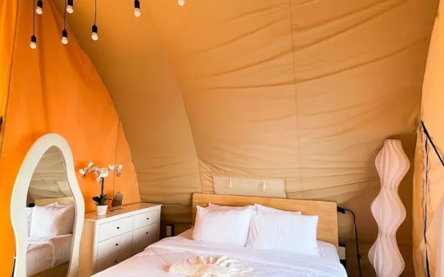 Floating Home in Reef Resort Unit 8