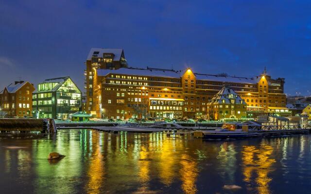 Best Western Plus Waterfront Hotel вид на фасад