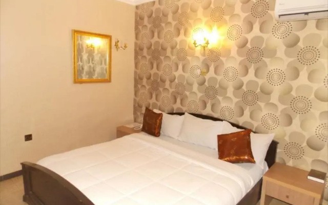 Savannah Suites