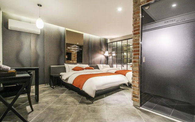 Hotel 2.4