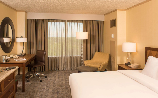 DoubleTree by Hilton Tulsa - Warren Place