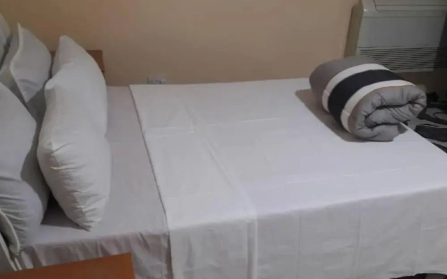 4 Bed House Sleeps 8 - Garden and Pets Welcome