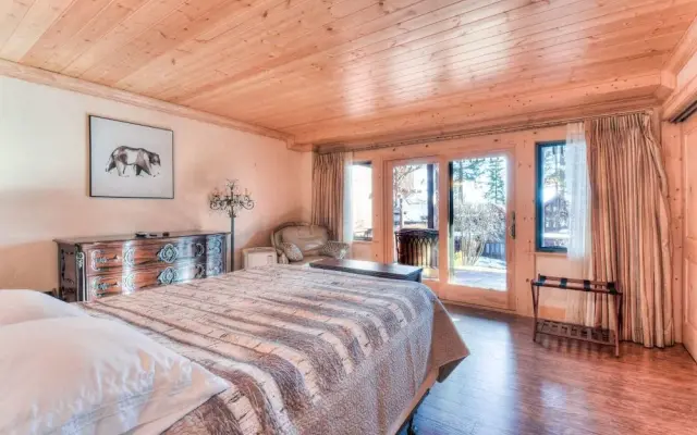 Crystal Shores Villa Lake Views & Hiking