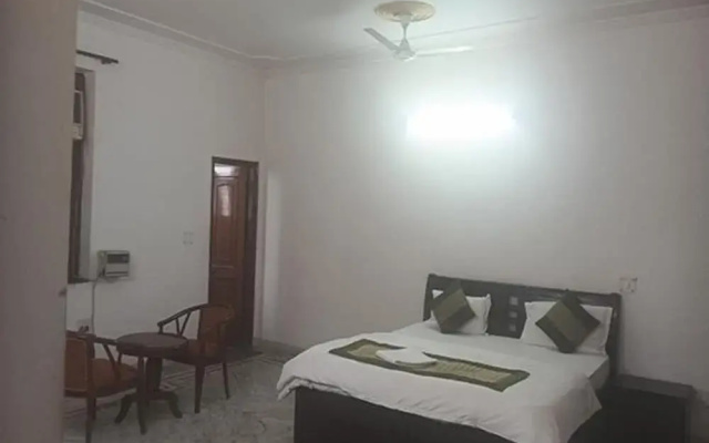 Fabhotel Noida Dreamz