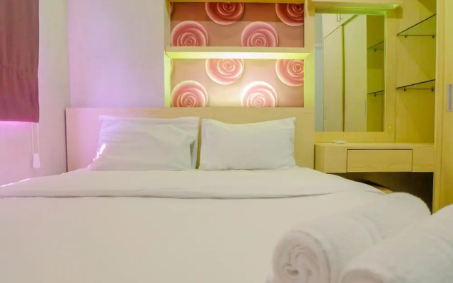 Warm 2BR Apartment at Green Pramuka City