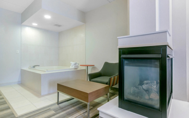 Holiday Inn Express And Suites Mount Arlingto