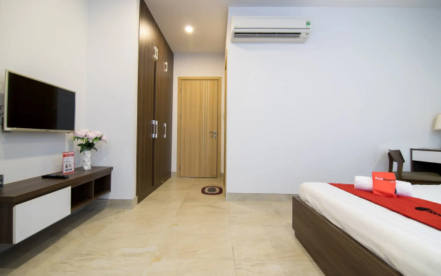 RedDoorz Premium near Hang Xanh
