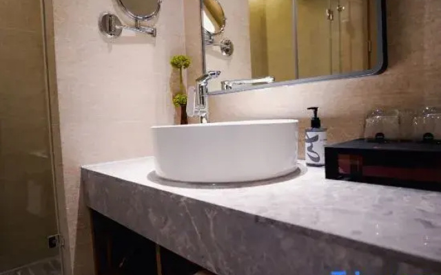 Homeinn Plus Hotel (Qiqihar High-speed Railway Station Hecheng Park)