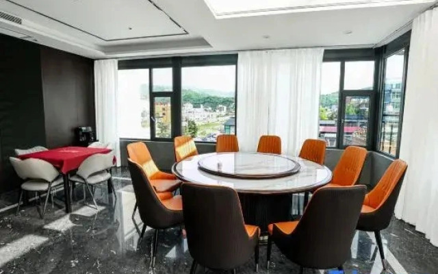 Cityview Westbank Hotel