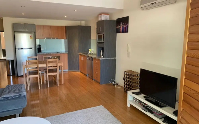 Fantastic 1 Bedroom Apartment Near Kings Park & The City
