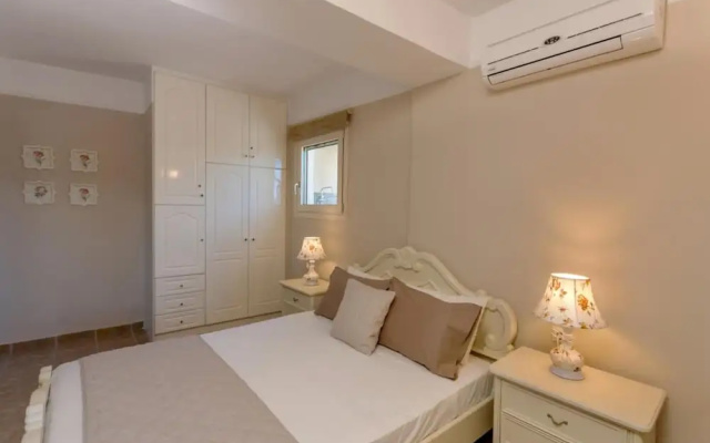 Villa Elizabeth - Seafront Modern Villa - Villa Elizabeth - Seafront Classic Villa