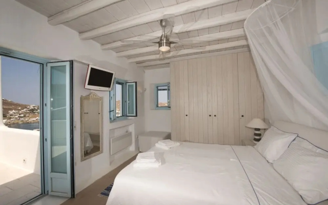 Nephiria's Villa Danelina next to Ornos&Psarou beach