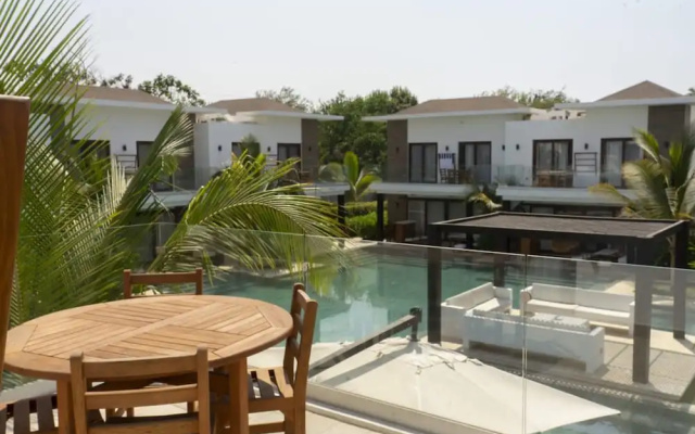 Pool Entry 7 Guests 2 Bedrooms