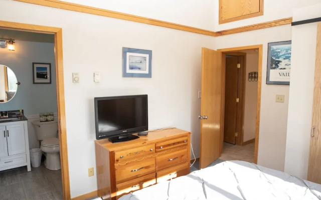 2800 Slopeside 2 Bedroom Condo by RedAwning