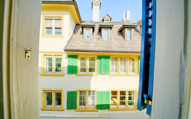 ZH Schmidgasse I - Hitrental Apartment in Zurich, Switzerland from 348$, photos, reviews - zenhotels.com balcony