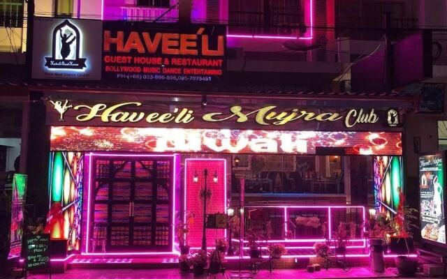 Отель Haveeli Guesthouse and Mujra вид на фасад