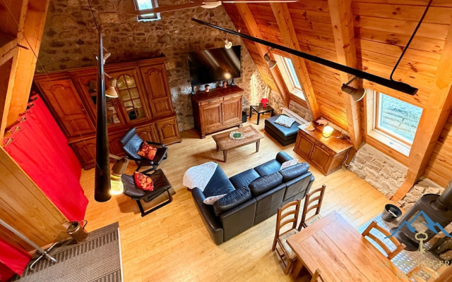 Mountain Retreat for 12 in Murat-le-quaire