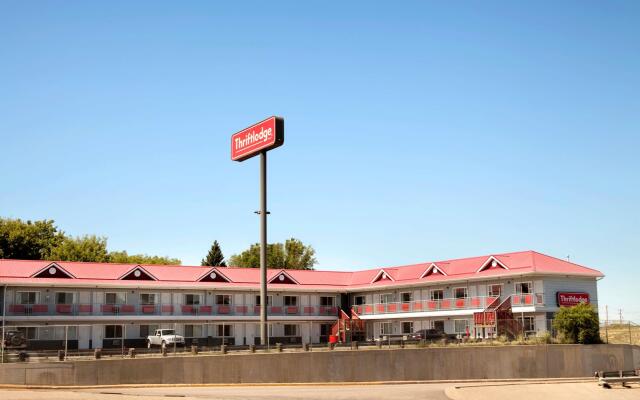 Отель Thriftlodge Saskatoon вид на фасад