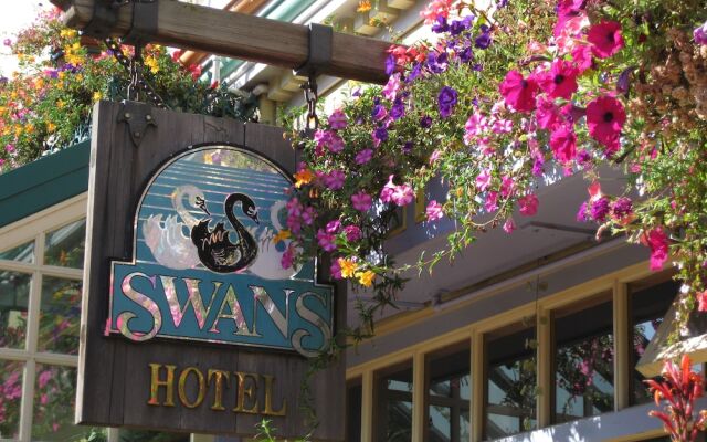 Отель Swans Brewery, Pub and Hotel Канада, Виктория - отзывы, цены и фото номеров - забронировать отель Swans Brewery, Pub and Hotel онлайн вид на фасад