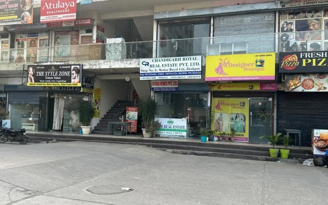Spacious 1bhk for 6 Guests King & Sofa Beds Zirakpur,chandigarh,mohali,tricity