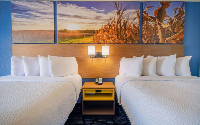 Days Inn by Wyndham Evansdale Waterloo