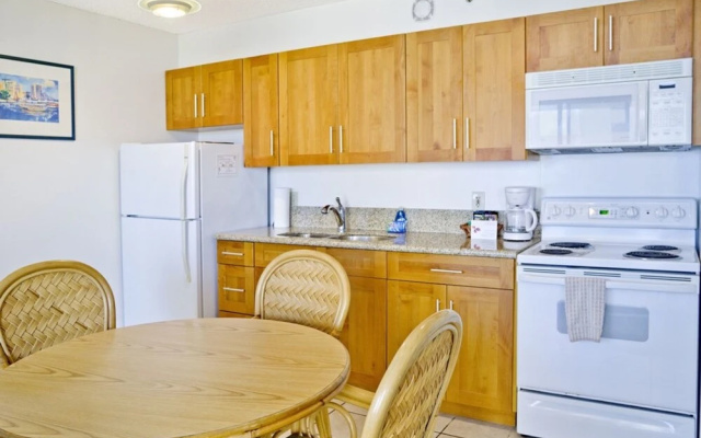 2-2504 Waikiki Banyan
