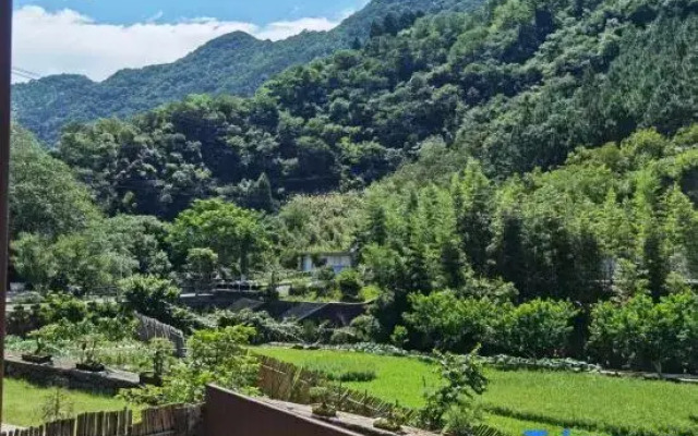 Xianglu Yimo - Valley Streaming Holiday b&b