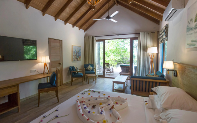 Reethi Faru Resort – Stay 5 Nights or More and Enjoy a Free Sunset Cruise