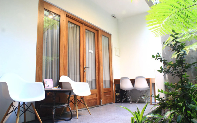 Buton Backpaker Lodge - Hostel