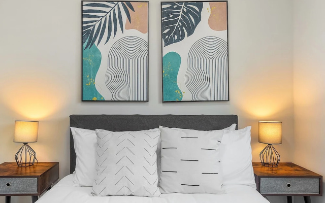 Modern 3BR - Walk to Light Rail w/EV Charger & Parking