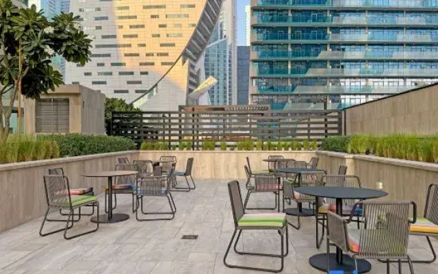 bnbme | Luxurious Canal View Apt w/ Pool & Gym