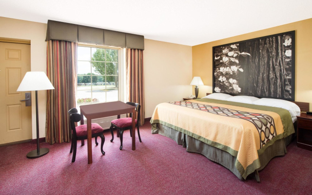 Super 8 By Wyndham Lamar