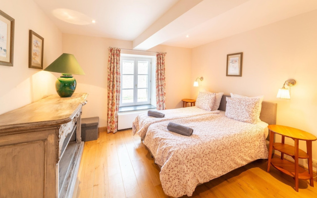 Charming Farmhouse in Ouffet for 7