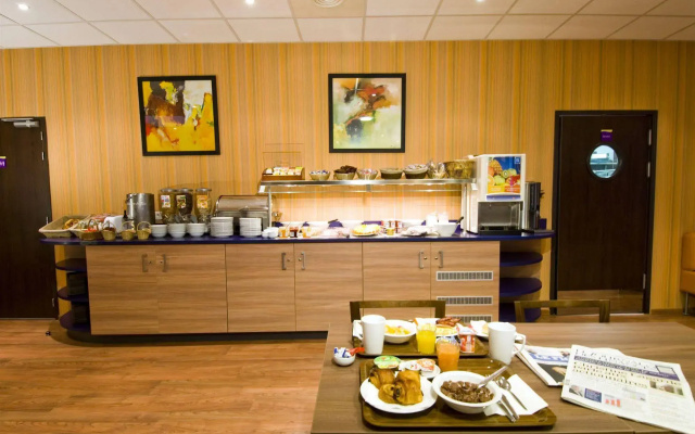 Suite Home - Canal Suites(Paris La Villette)