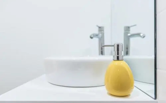 TPC Yellow Tiles Apartment