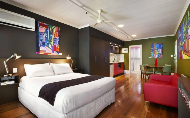 Tolarno Hotel