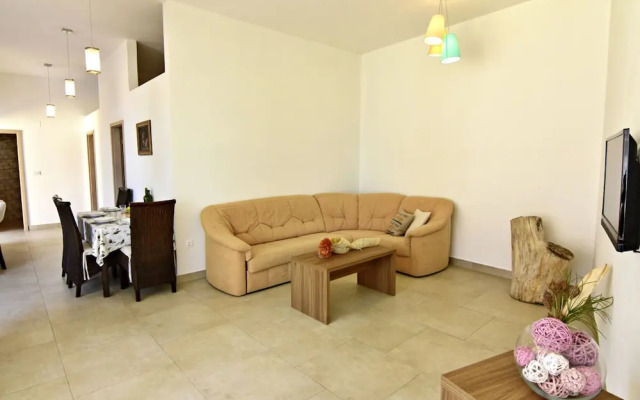 Perfect Holiday Apartment With Pool